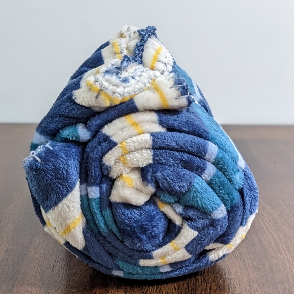 NEW Blue Retro Stripes Super Soft Plush Throw Blanket , 50 in. x 60 in. - Picture 3 of 3